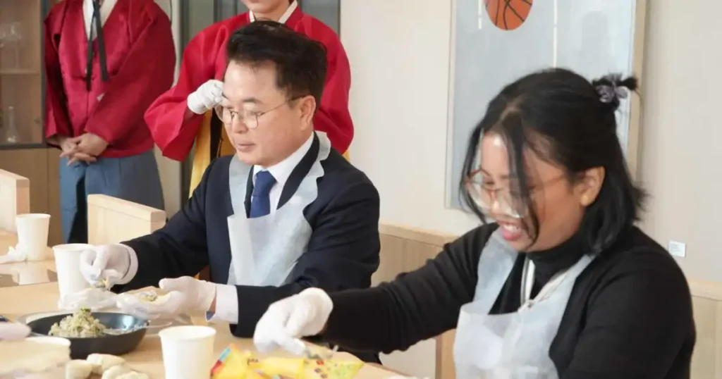 🥟 화동2571, 외국인 유학생과 세계 각국 만두 빚기